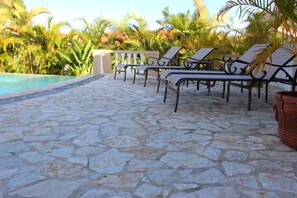 حمّام سباحة خارجي