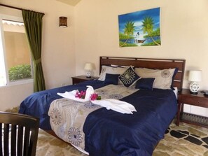 4 عدّة غرف نوم ومكواة/لوح كي وملاءات أسرّة