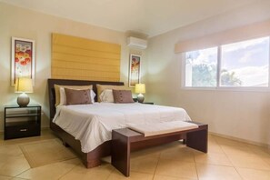 别墅 (3 Bedrooms) | 3 多间卧室、熨斗/熨衣板、WiFi、床单