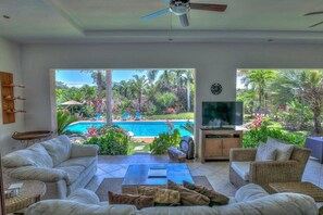 House (4 Bedrooms) | Living room