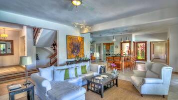 House (4 Bedrooms) | Living room | TV