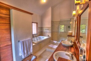 House (4 Bedrooms) | 4 bedrooms, iron/ironing board, bed sheets