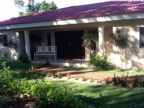 Exterior - Unique and Elegant 5 Bedroom (Sosúa)