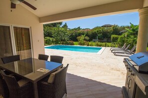 Villa (2 Bedrooms) | Balcony