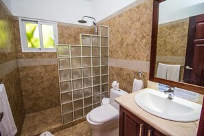 Villa (2 Bedrooms) | Badezimmer