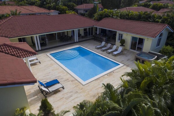 Piscine extérieure