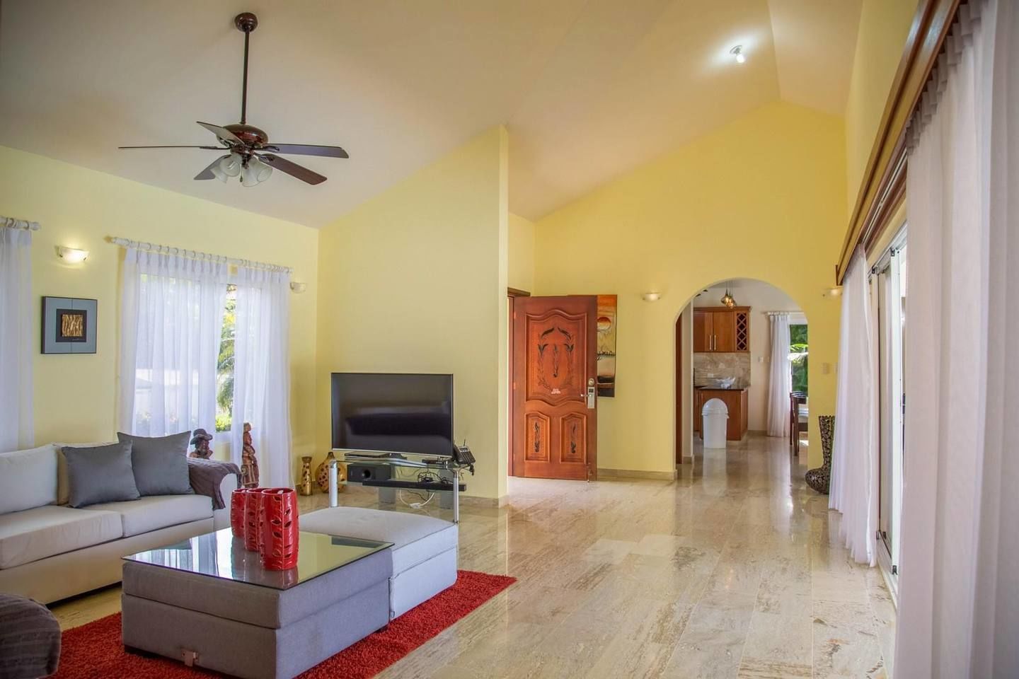 Villa (4 Bedrooms) | Living room