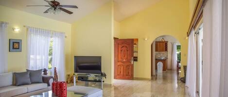 Villa (4 Bedrooms) | Living room