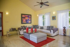 Villa (4 Bedrooms) | Living room - Private Villa! All Bedrooms /w TVs and in Livingroom (Sosúa)