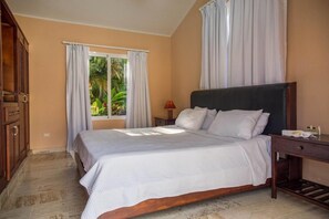 Villa (4 Bedrooms) | 4 chambres, fer et planche à repasser, Wi-Fi, literie fournie