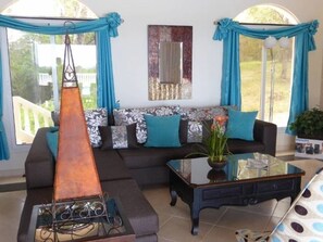 Villa (4 Bedrooms) | Living room
