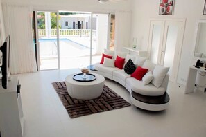 Villa (2 Bedrooms) | Living room