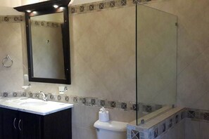 Villa (6 Bedrooms) | Bathroom