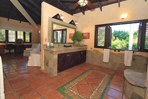 House (4 Bedrooms) | Bathroom