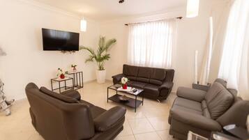 Villa (6 Bedrooms) | Living area | 42-inch TV with cable channels