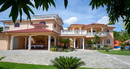 Private 6 Bedroom Villa Great for Parties