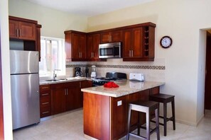 Villa (2 Bedrooms) | Eigene Küche | Ofen, Herdplatte, Espressomaschine, Kochgeschirr/Geschirr/Besteck