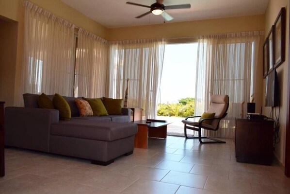 Villa (2 Bedrooms) | Living room