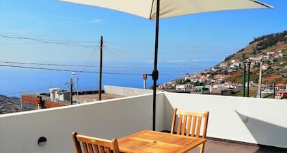 Lugar da Ribeira House