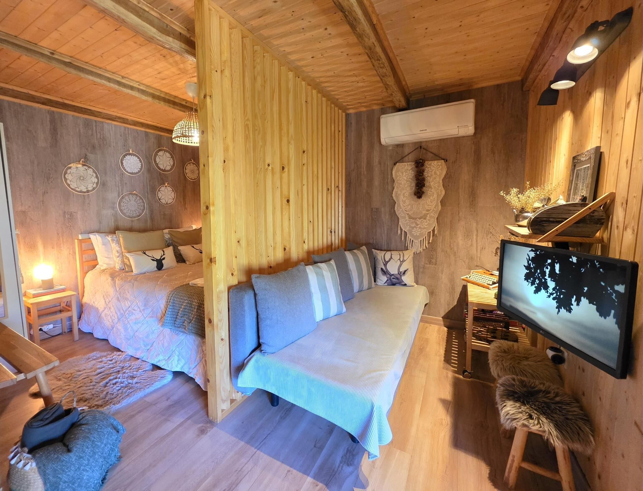 1 slaapkamer, een strijkplank/strijkijzer, internet, beddengoed