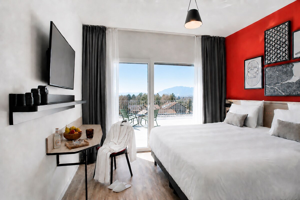 Executive Studio | Premium bedding, in-room safe, desk, laptop workspace