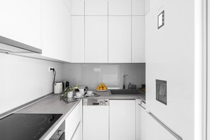 Apartment, 2 Bedrooms | Private kitchen