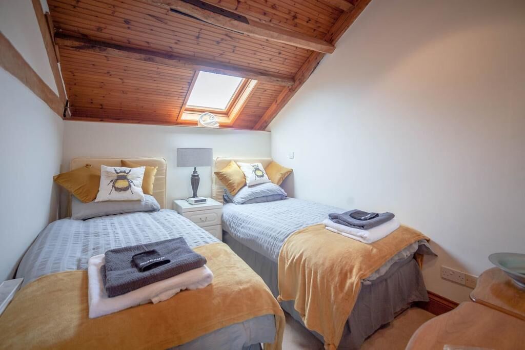 Two-Bedroom Apartment | 2 bedrooms, iron/ironing board, free WiFi, bed sheets