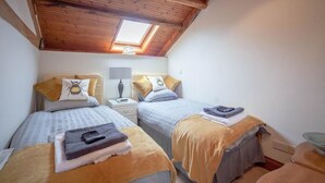 2 bedrooms, iron/ironing board, free WiFi, bed sheets - Wren's Nest (Ross-on-Wye)