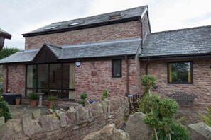 Front of property - Wren's Nest (Ross-on-Wye)