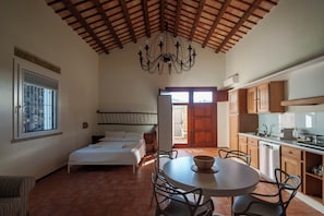 Suite Studio Deluxe | Coin séjour | Télévision à écran plat