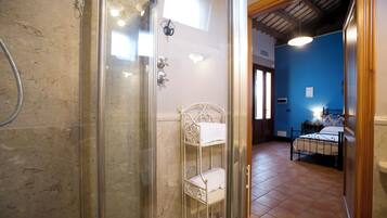 Superior-Dreibettzimmer | Minibar, laptopgeeigneter Arbeitsplatz, VerdunkelungsvorhÀnge