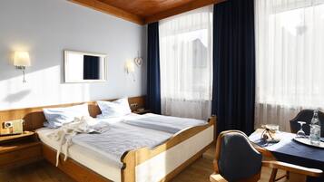 Habitació doble | Escriptori, wifi gratuïta i roba de llit