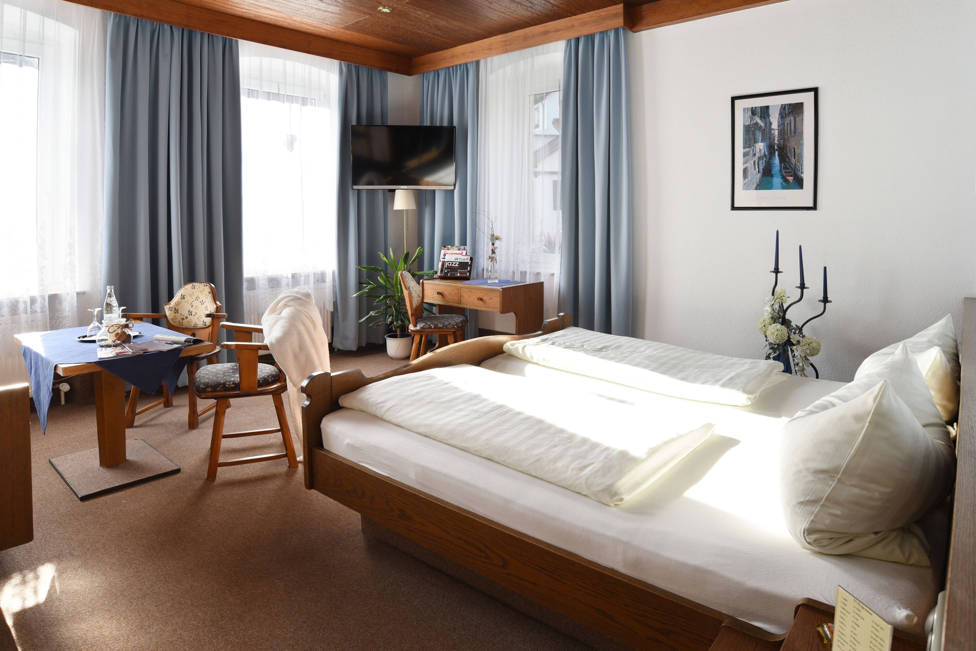 double room | 1 bedroom, desk, free wifi, bed sheets