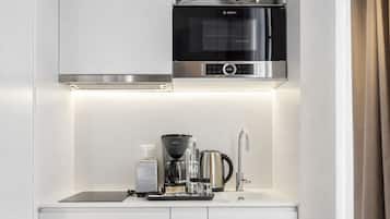 Studio | Private kitchen | Fridge, microwave, stovetop, coffee/tea maker
