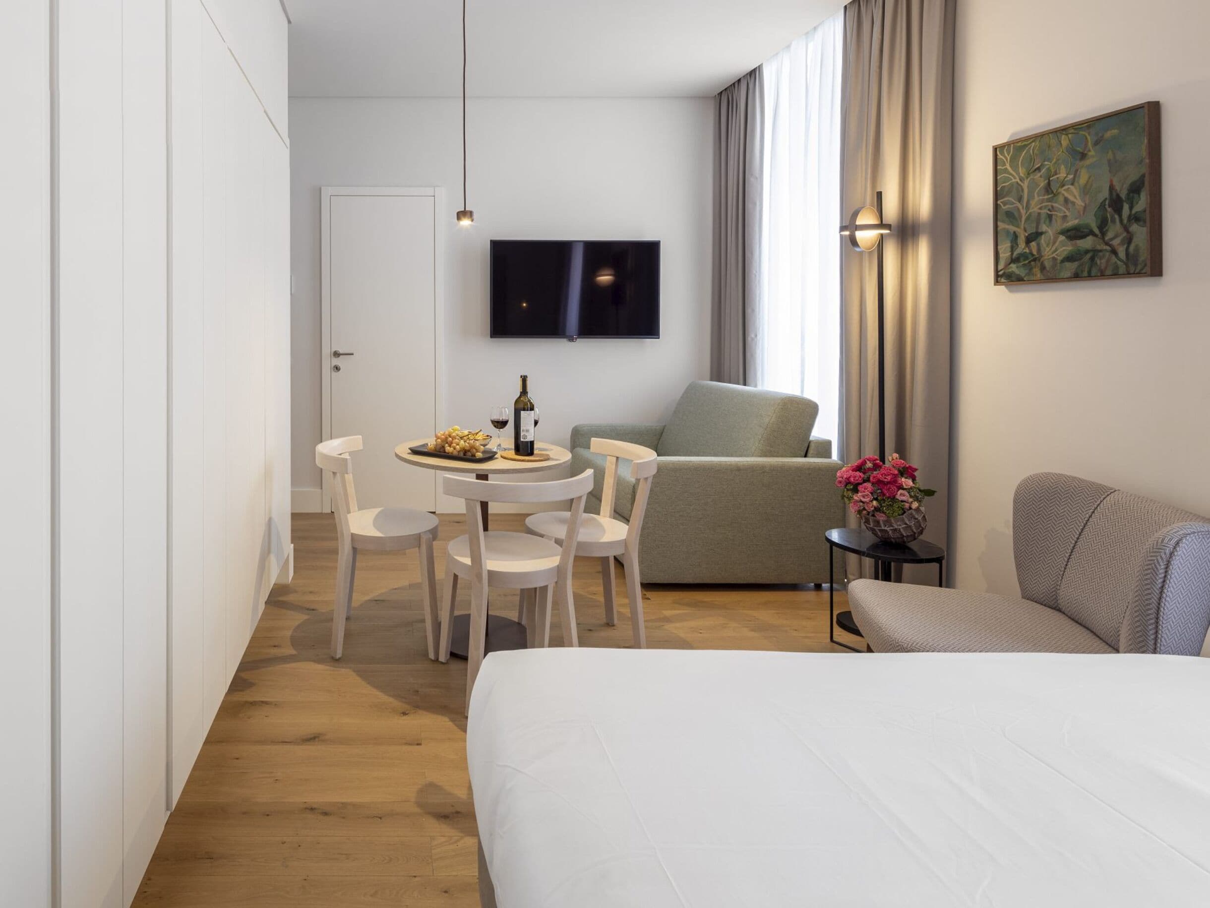 Deluxe Studio | Living area | Flat-screen TV