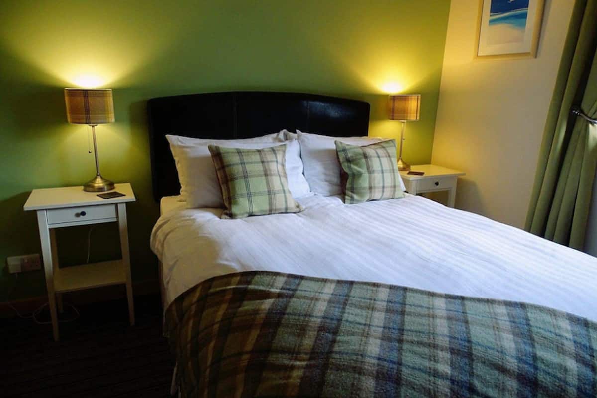 Comfort Double Room | Premium bedding, WiFi (free), bed sheets