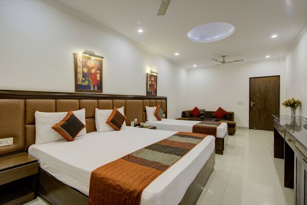 Family Triple Room | Premium bedding, memory foam beds, in-room safe, desk