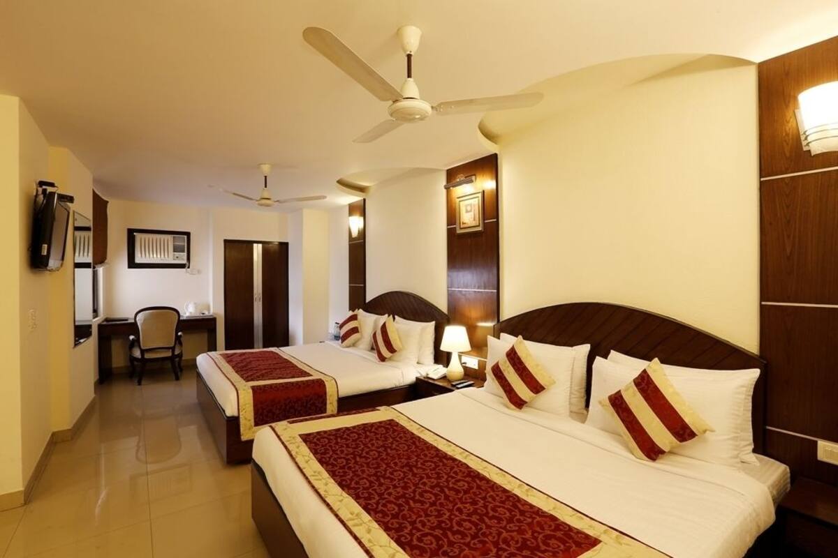 Chambre quadruple majestueuse | Literie de qualité, lit avec matelas en mousse à mémoire, coffre-fort