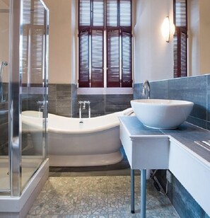 Bathroom - Langdon Court Hotel (Plymouth)
