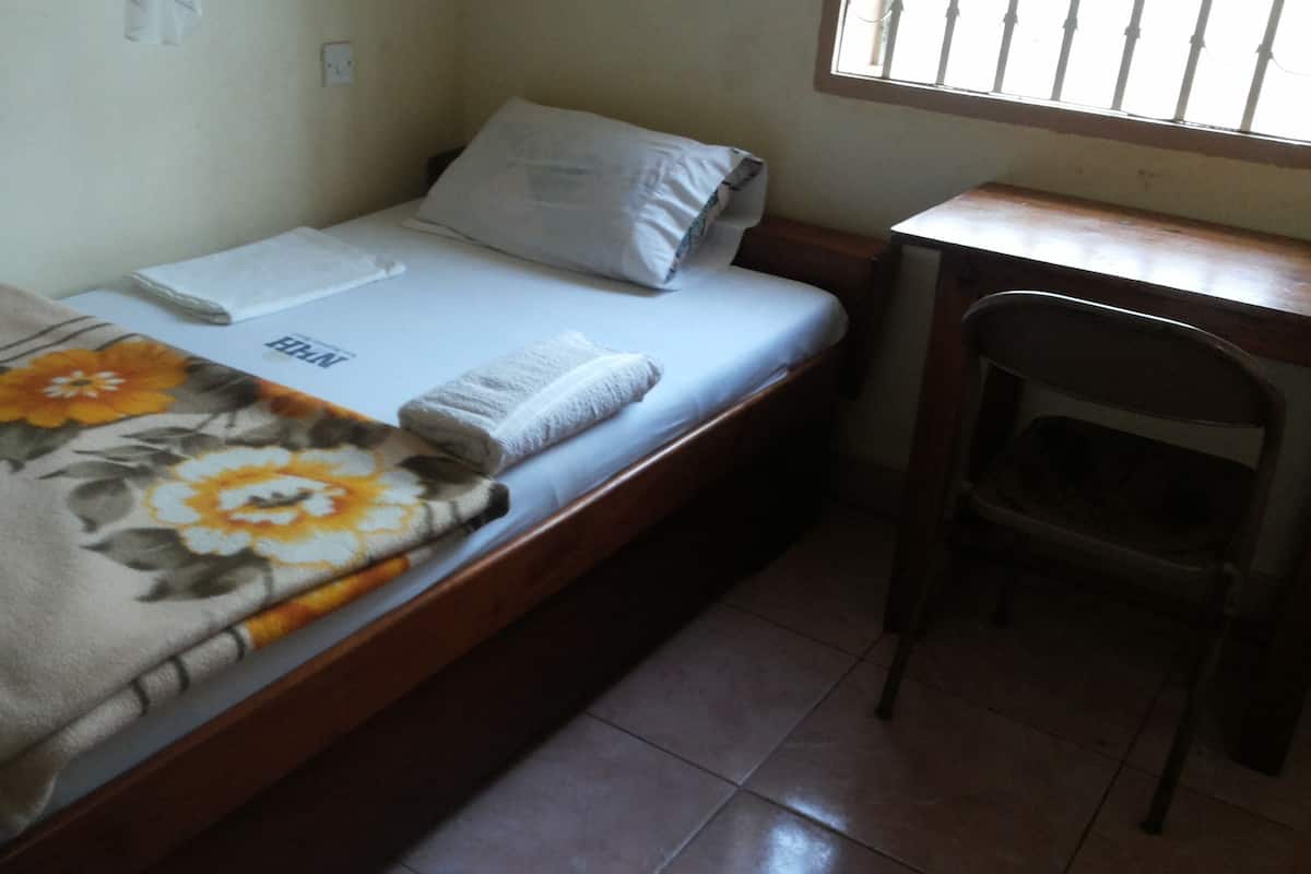 Habitación individual | Escritorio, espacio para trabajar con laptop, insonorización y wifi