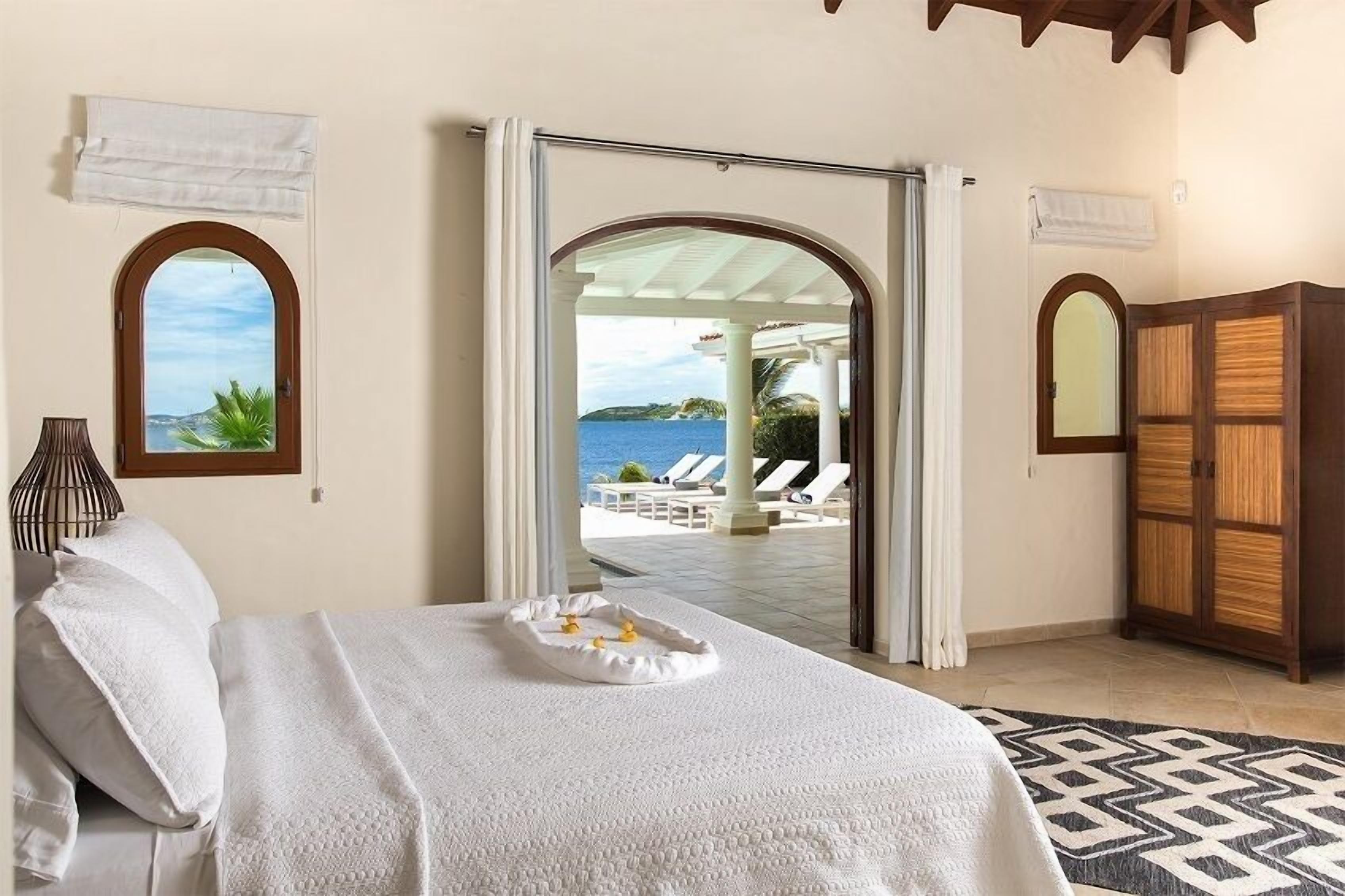 5 bedrooms, iron/ironing board, free WiFi