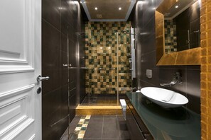 Apartment, 2 Bedrooms | Bathroom | Shower, rainfall showerhead, hair dryer, towels - Aristotelous Grand View (Thessaloniki)