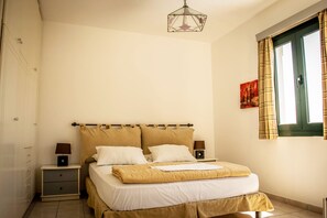 3 bedrooms, in-room safe, iron/ironing board, WiFi