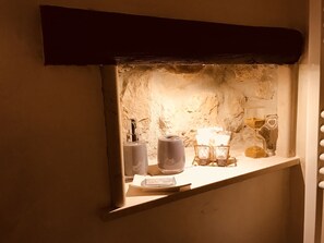 Deluxe-Doppelzimmer, Balkon | Badezimmerausstattung