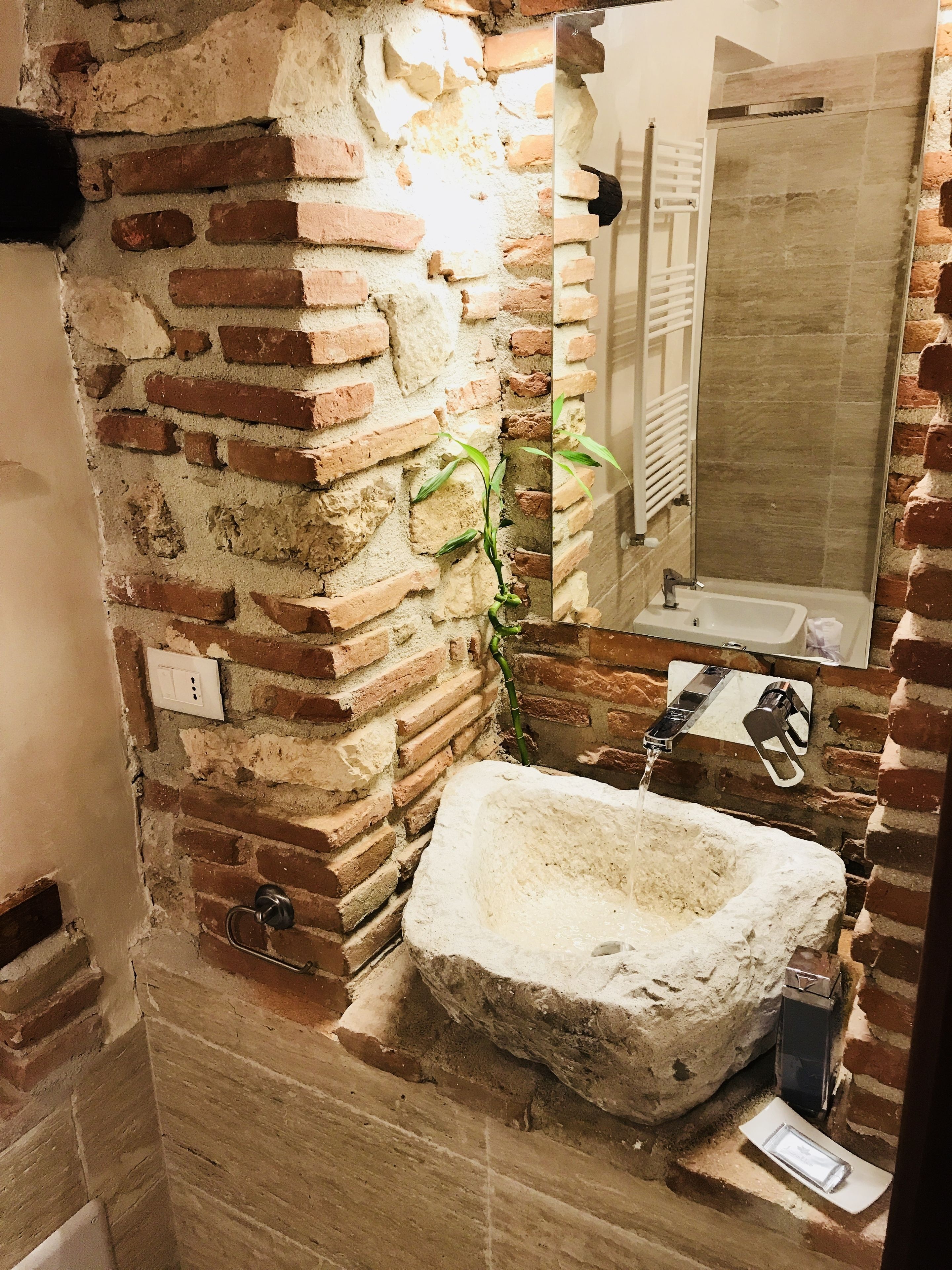 Deluxe Room | Bathroom
