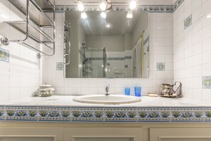Bathroom sink - Castiglione Retreats (Bologna)