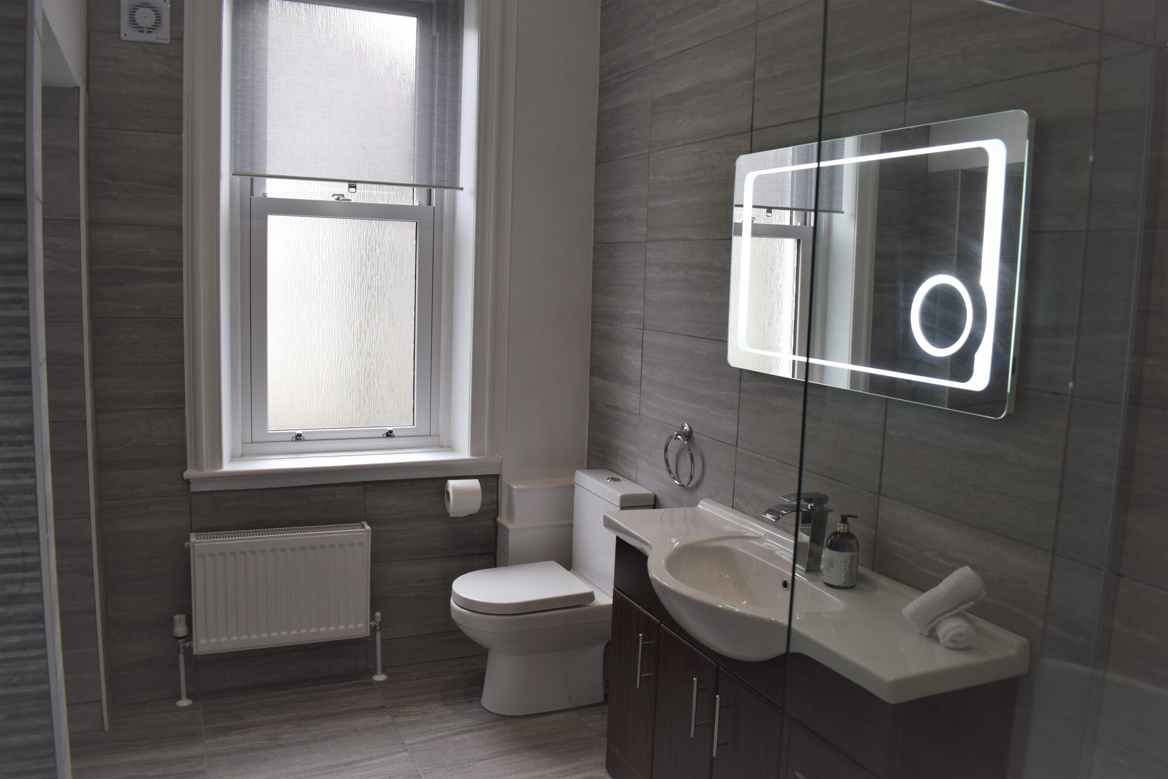 Superior Double Room, Ensuite (Rosewood) | Bathroom | Towels
