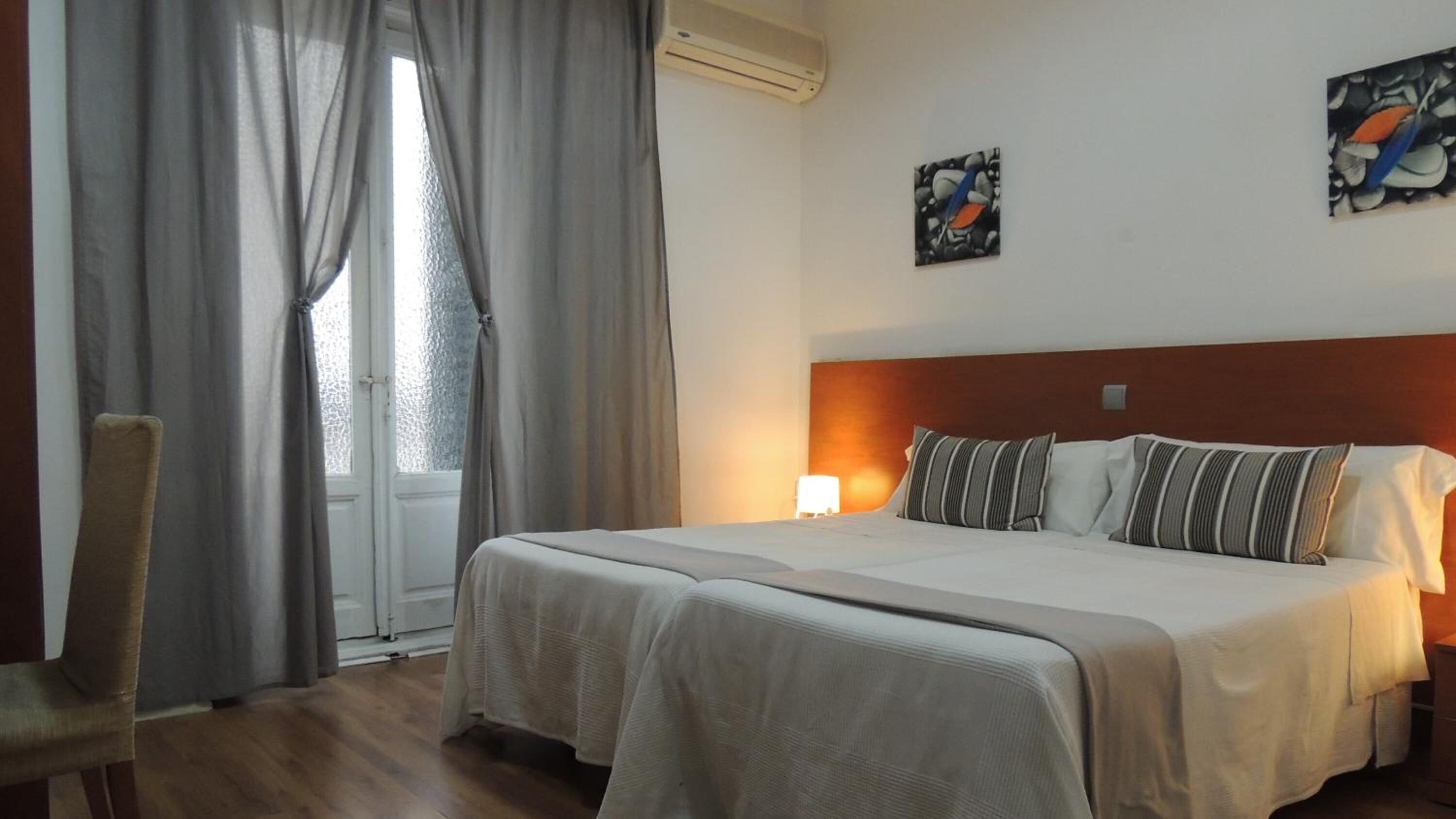 Foto - Hostal Cervantes