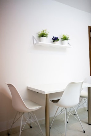Apartment, 1 Bedroom | In-room dining