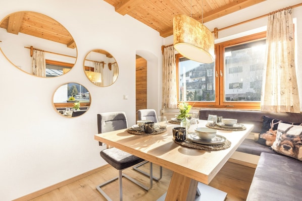Apartment, 2 Bedrooms, Mountain View (Ferienwohnung 1) | Living area